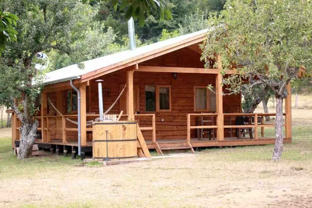 cabanas con tinajas en pucon karku lodge