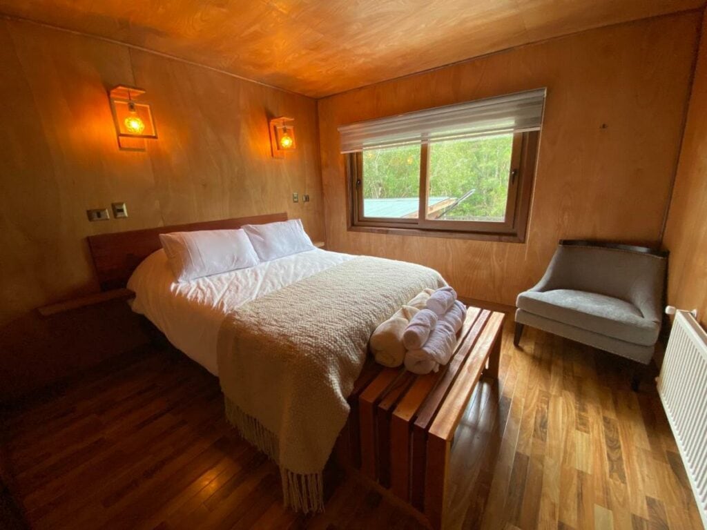 cabanas con tinajas en lago ranco illi lodge y hostel 3