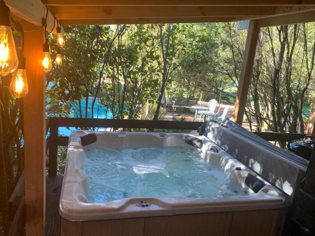 cabanas con tinajas en curarrehue natural park lodge pucon 1